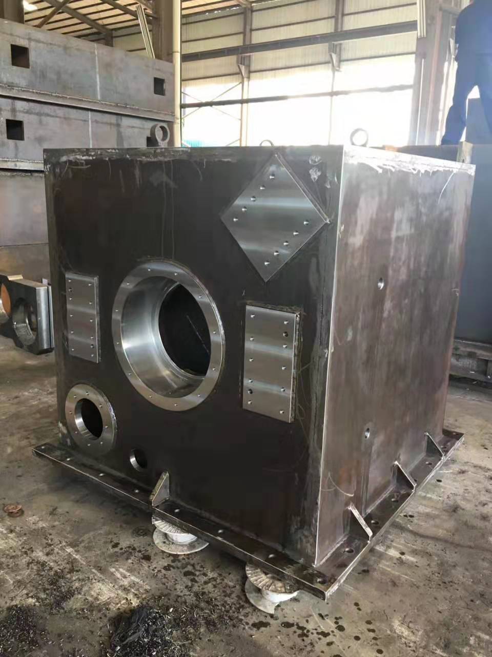 滿(mǎn)滿(mǎn)一車(chē)“大型自動(dòng)化設(shè)備機(jī)架”發(fā)貨江蘇